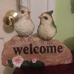 Birds Welcome sign with movement whistles